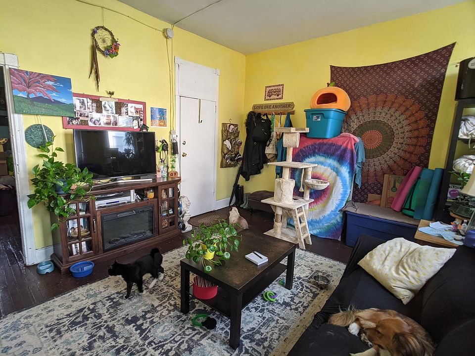 LIVINGROOM