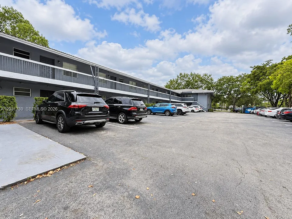 8982 W Sample Rd #204