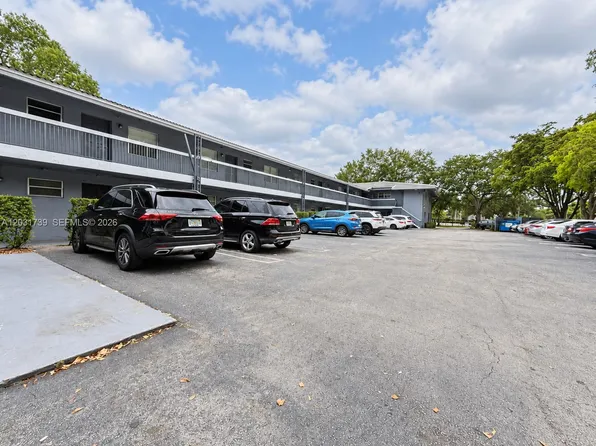 8982 W Sample Rd #204, Pompano Beach, FL 33065