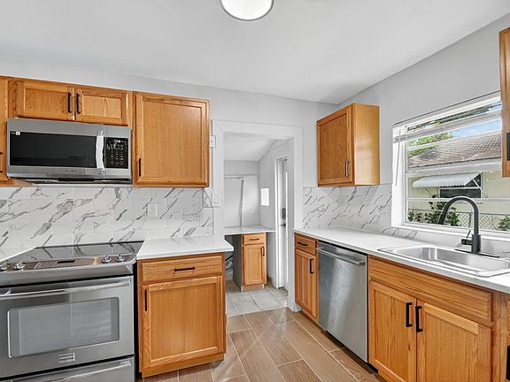 2nd image of 638 53rd St Unit 2