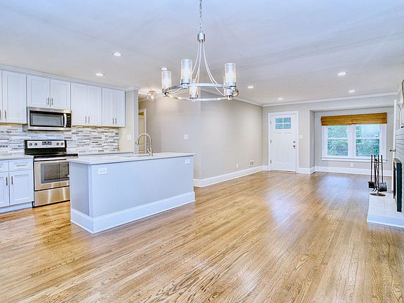 5th image of 10 Meadow Crest Cir