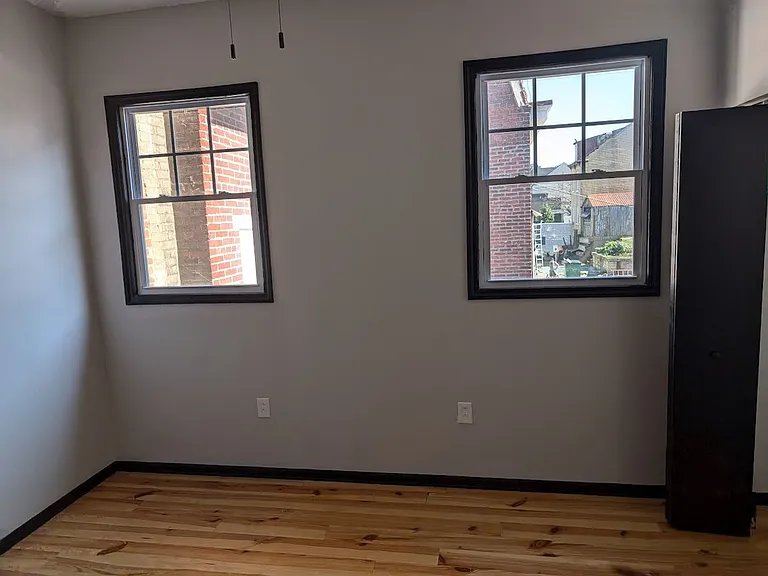 5400 Butler St — Photo 11