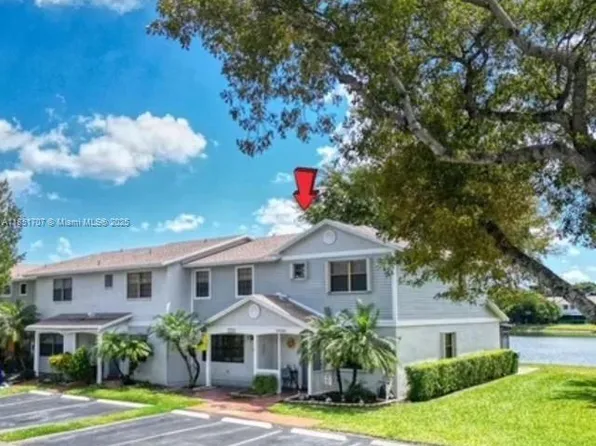 10548 NW 6th St, Hollywood, FL 33026