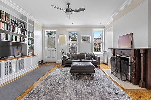 1st image of 111 Windsor Pl #1