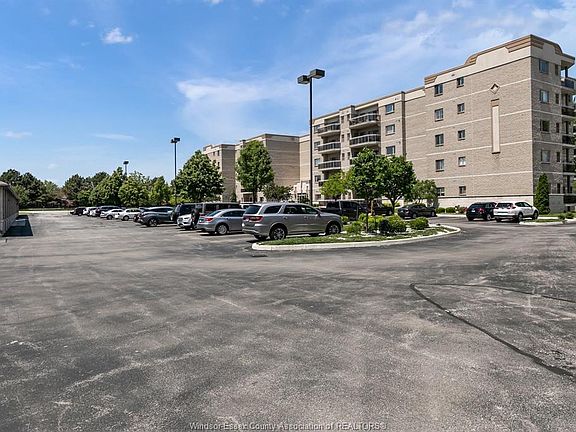 3rd image of 250 Manning Rd #306