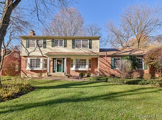 1S520 Hawthorne Ln, Wheaton, IL 60189