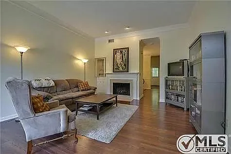 2 bed, 2.5 bath, 1681 sqft, $2,030 — Photo 4