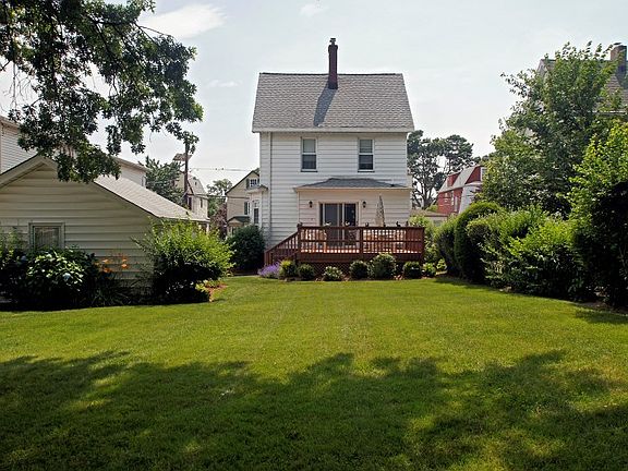 Big backyard to entertain 