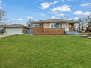 2 N Wisconsin Ave, Addison, IL 60101