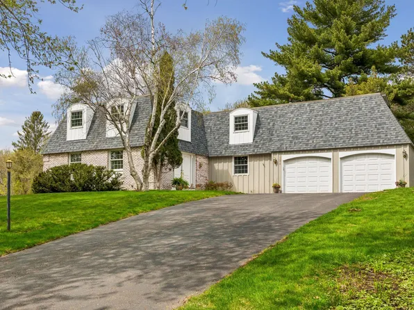 15074 Highland Trl, Minnetonka, MN 55345