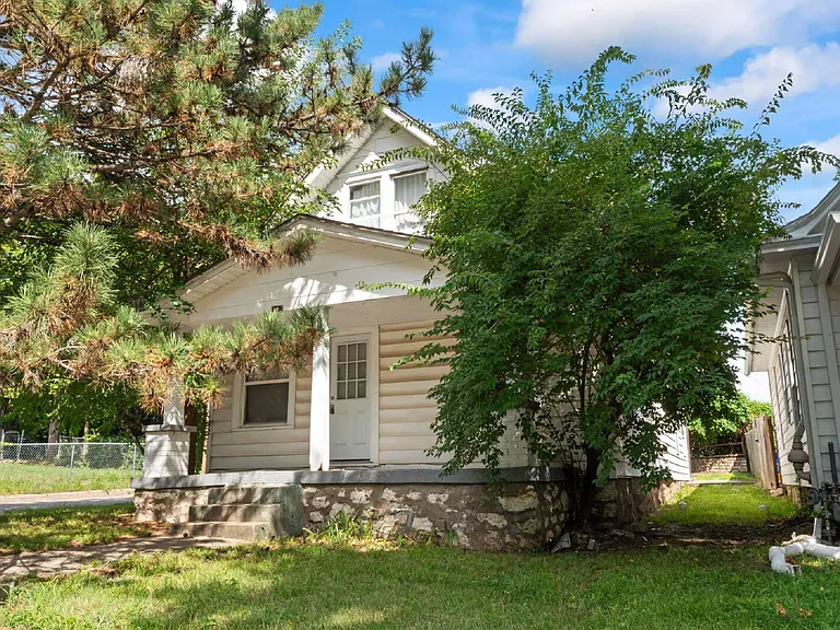 343 Cambridge St — Photo 26