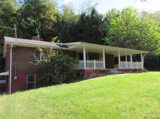 996 Scenic Dr, Coal Center, PA 15423