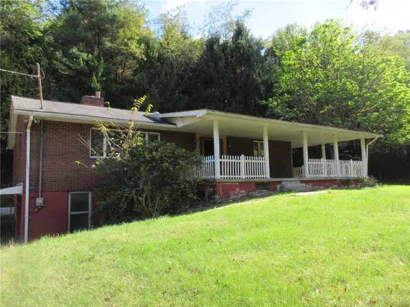 996 Scenic Dr W, Coal Center, PA 15423