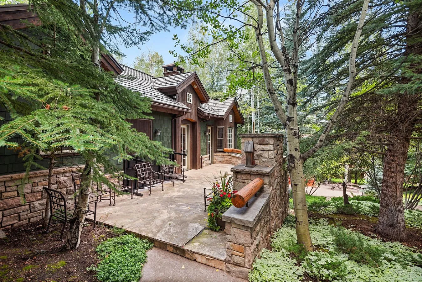 6 bed, 6050 sqft, $100,000 — Photo 4