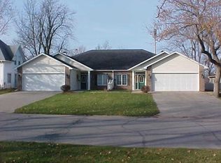 207 E 8th St, Pella, IA 50219
