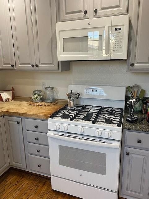 Partial view of kitchen