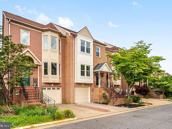 3rd image of 803 Shaw Ct