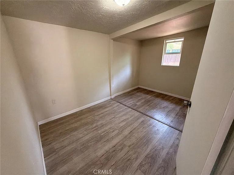 258 E Hill St — Photo 22