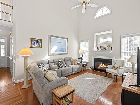 3rd image of 800 Chambord Way