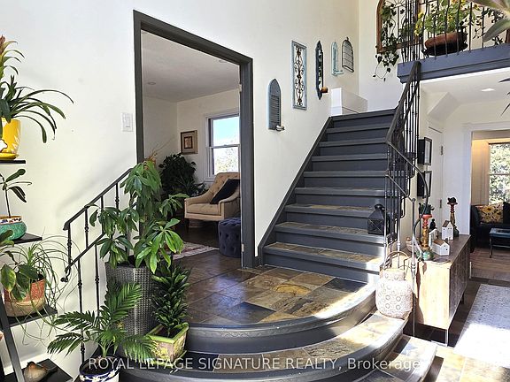 3rd image of 105 Ashton Rd