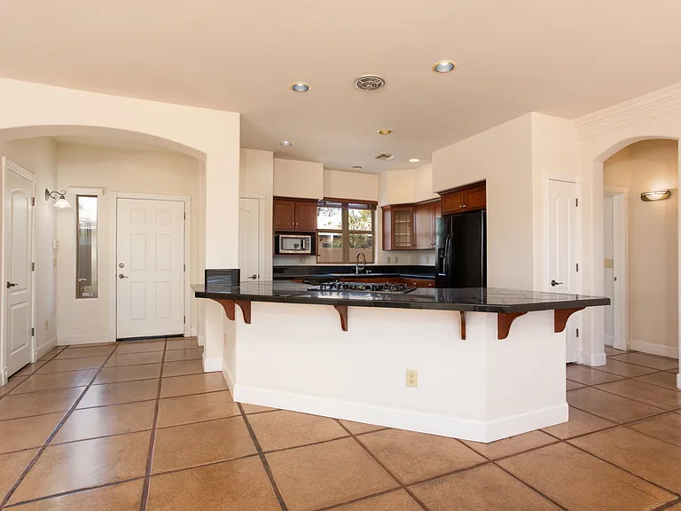 1029 E Blanton Dr — Photo 8