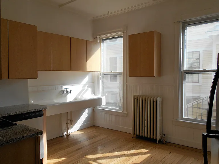 8 5th Ave #2 — Photo 4