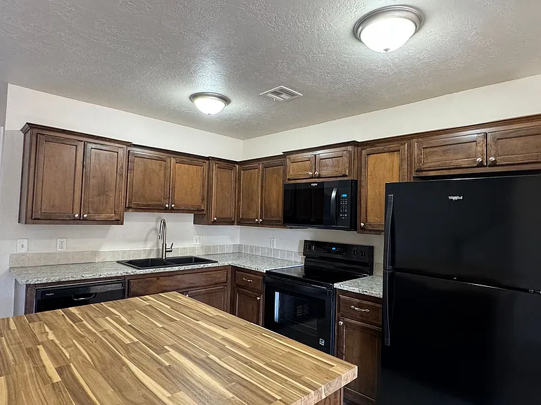 1301 SW Washington Ave #2 — Photo 4