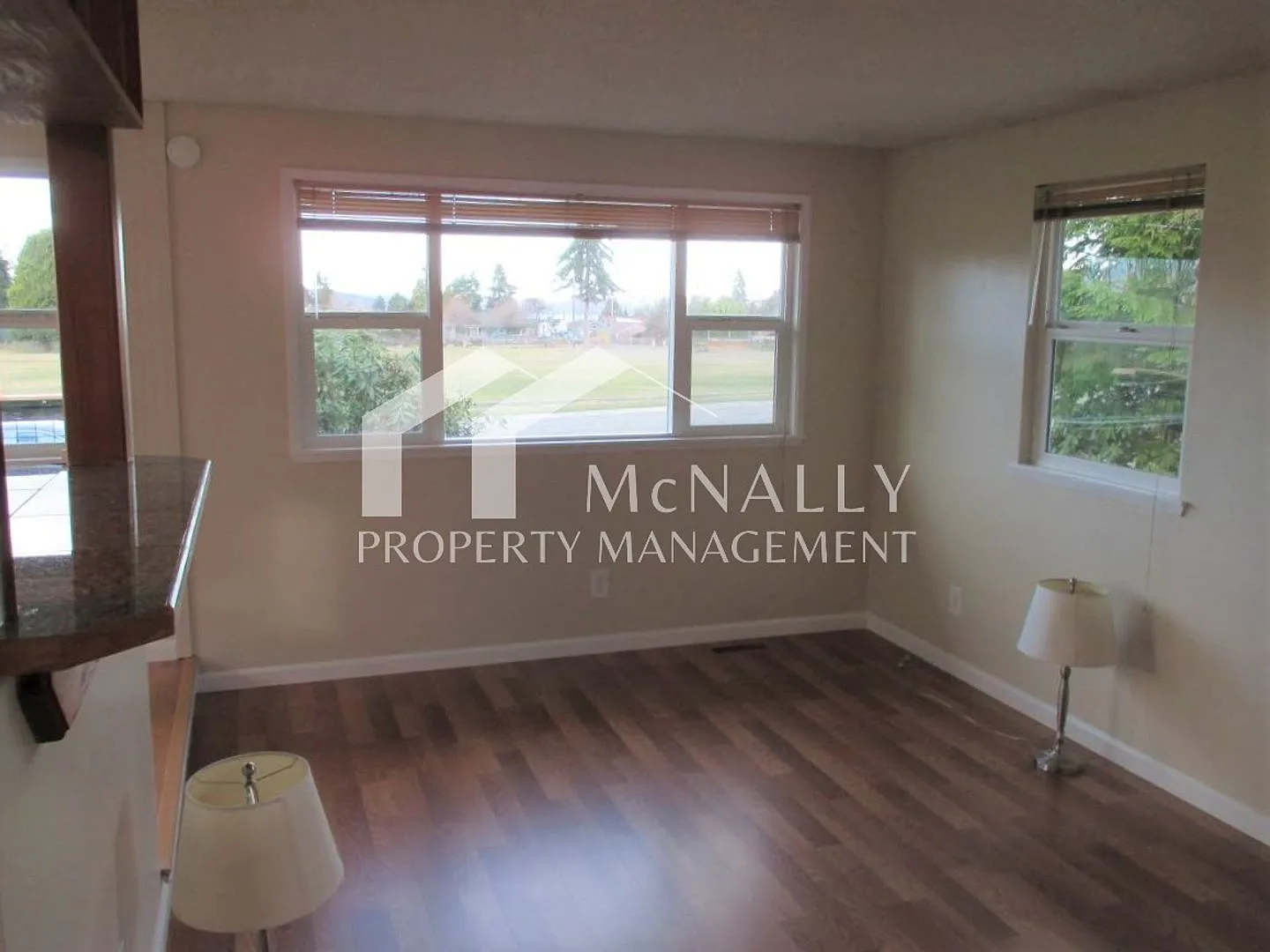 Delightful 3 Bedroom, 1 Bathroom Home in Tacoma — Photo 4