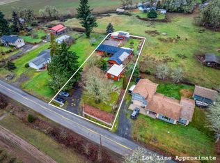 909 Curry Rd, Roseburg, OR 97471