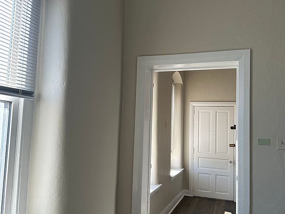 4th image of 132 E Philadelphia Ave #9