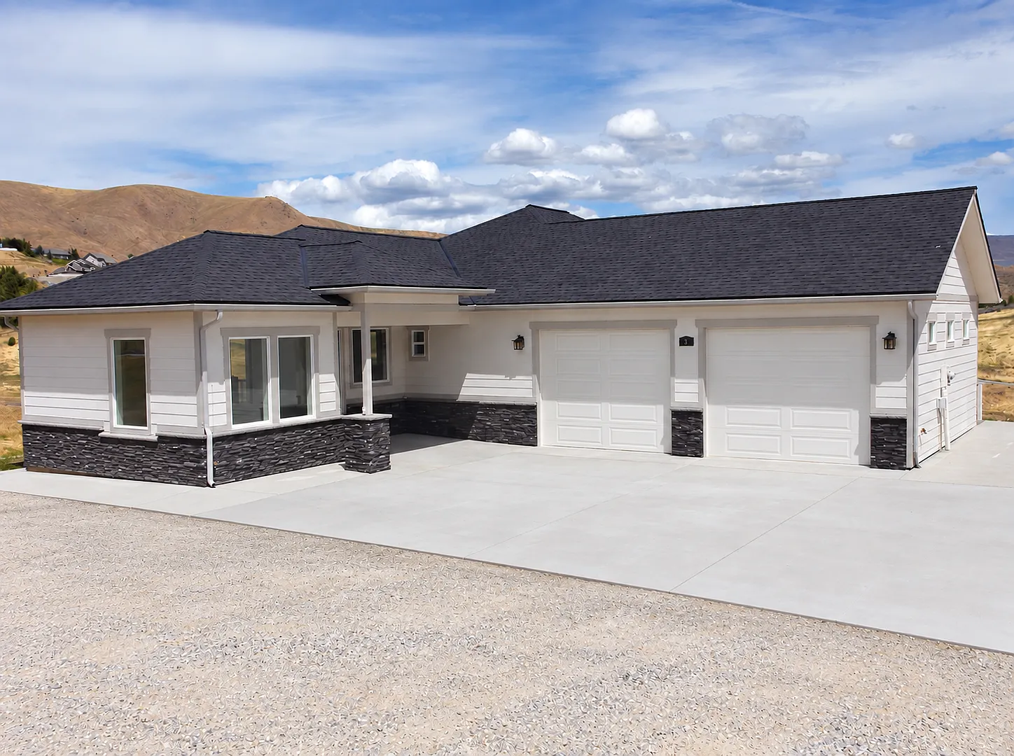 5 beds/3 baths! Spacious single family home in Sunnyslope! — Photo 3