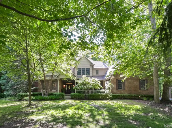 3376 Oak Park Dr, Saline, MI 48176