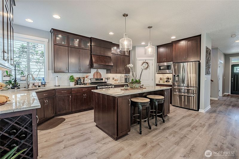 3rd image of 409 N 43rd Court