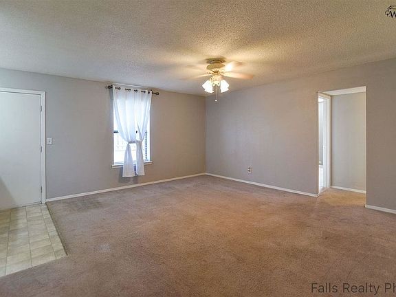 3rd image of 716 W Louisa Ave