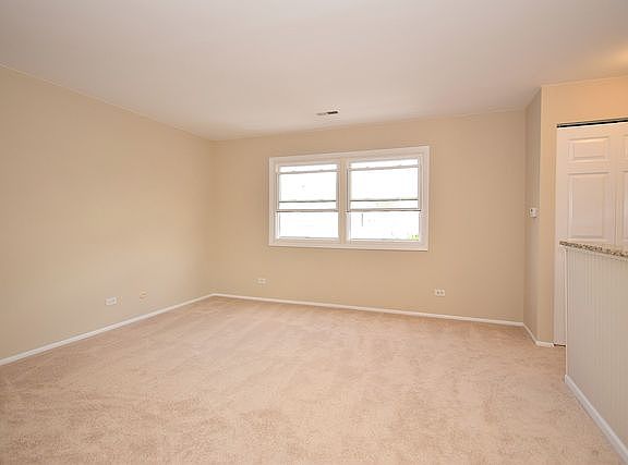 4th image of 190 Elizabeth Ct Unit D