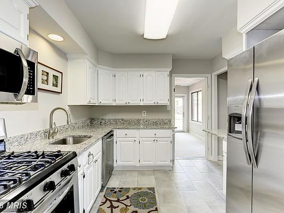 Kitchen (1 of 2)