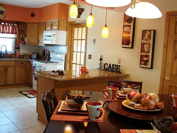 Kitchen with Breakfast nook