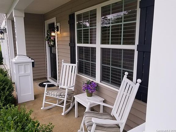 2nd image of 2900 Tall Oaks Dr