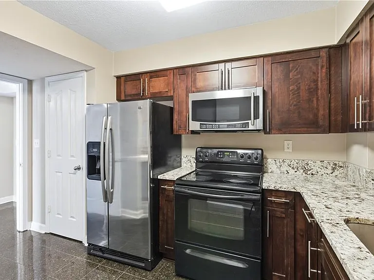 2870 Pharr Court South NW #NW-2001-2001 — Photo 8