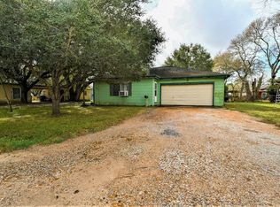 807 Erin St, El Campo, TX 77437