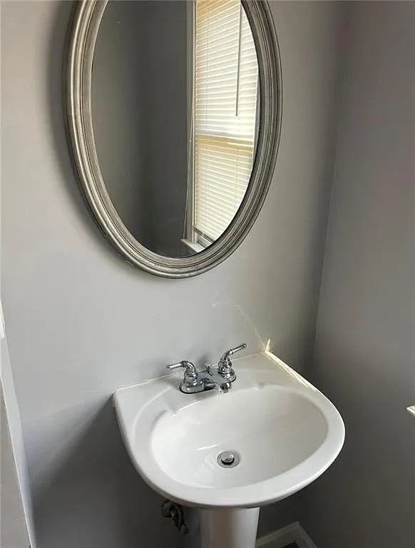 3 bed, 2.5 bath, 1594 sqft, $3,150 — Photo 4