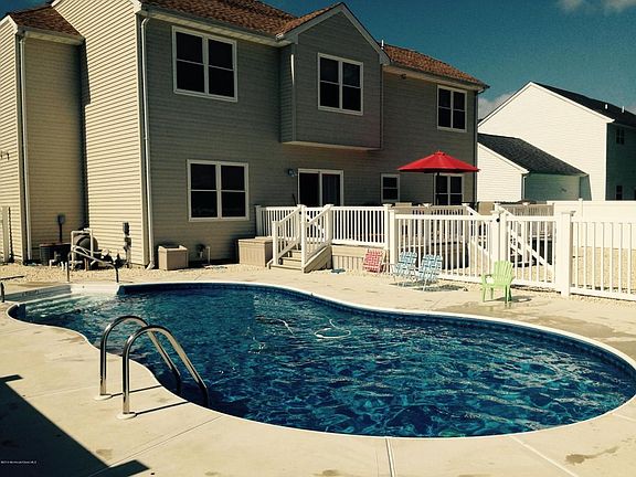 3rd image of 734 S River Dr