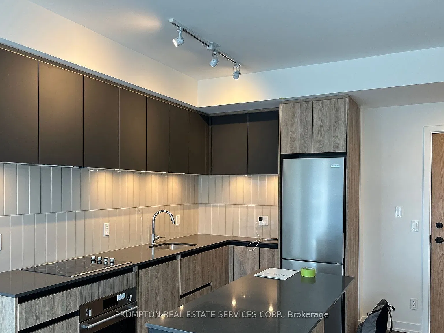7950 Bathurst St — Photo 3