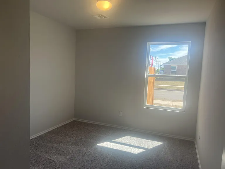 1002 Ichabod Cir — Photo 23