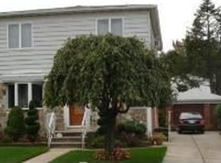 334 149th Pl, Whitestone, NY 11357