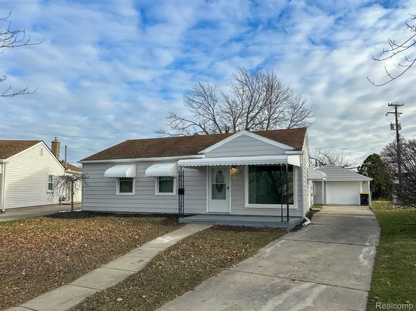 3223 S Stella Ct, Trenton, MI 48183