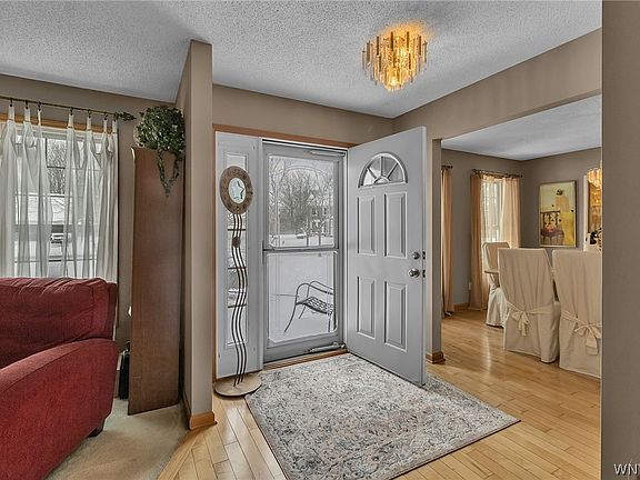 2nd image of 30 Willow Ridge Ln