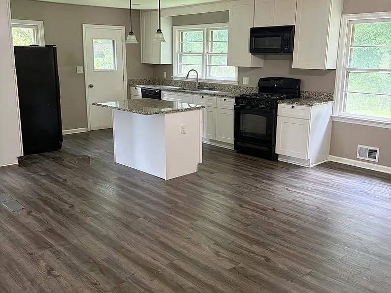 4560 Doss Cir — Photo 3