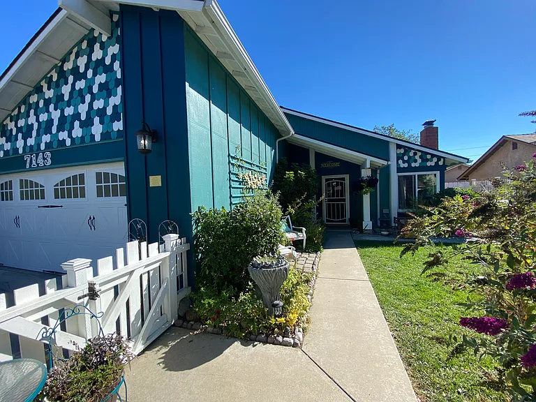 Latrobe Cir — Photo 1