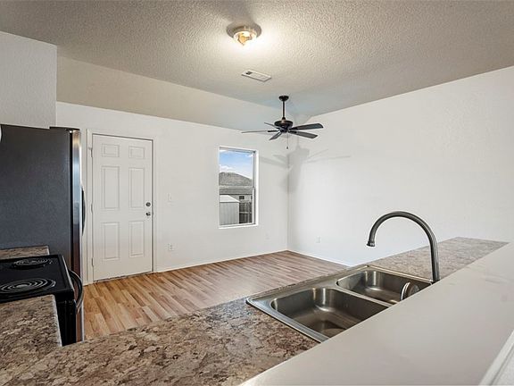 5th image of 705 NW 69th Ave